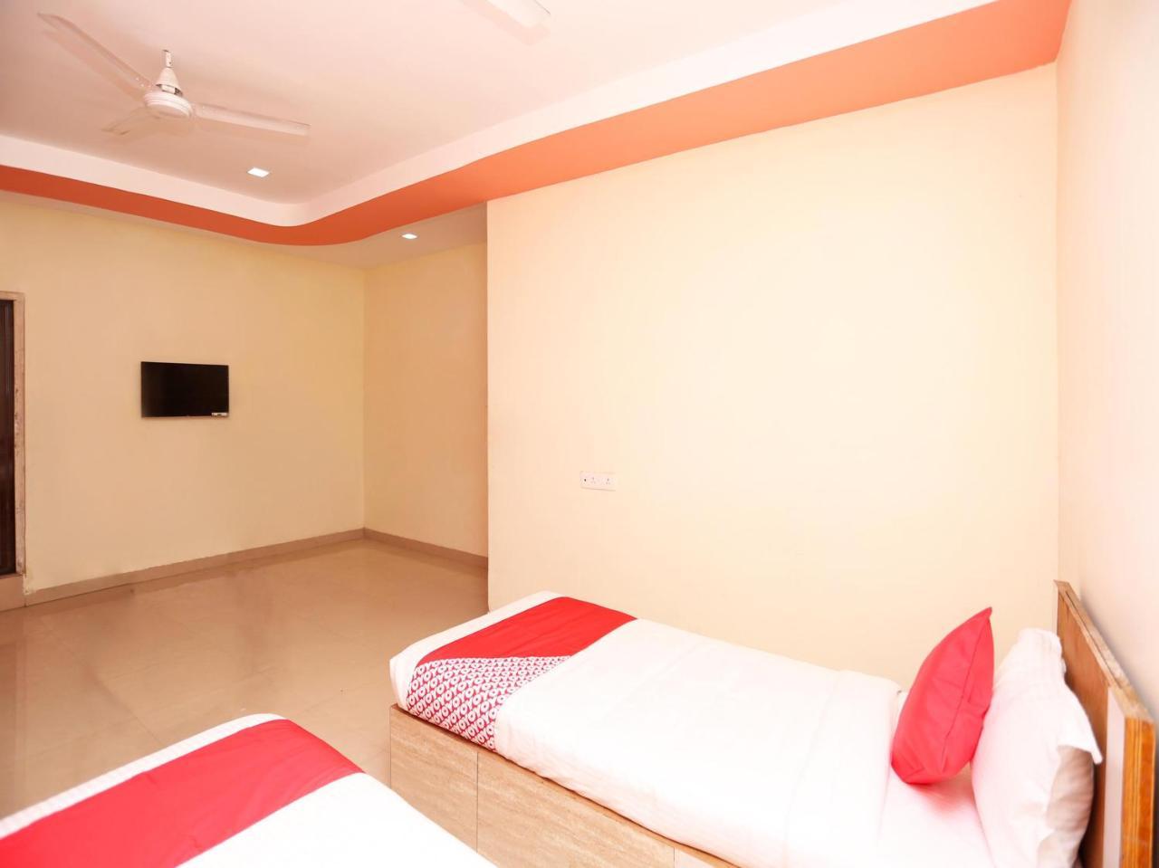 Oyo 14354 Amar Marriage Palace Hotel Dharmpura Kültér fotó